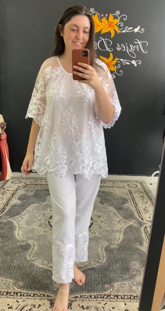 Conjunto feminino branco bordado bata e calça 