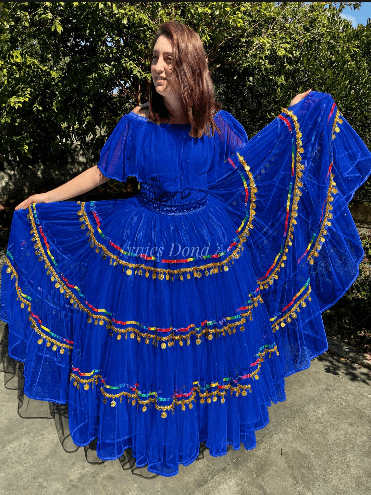 Traje Azul com fita colorida e medalha