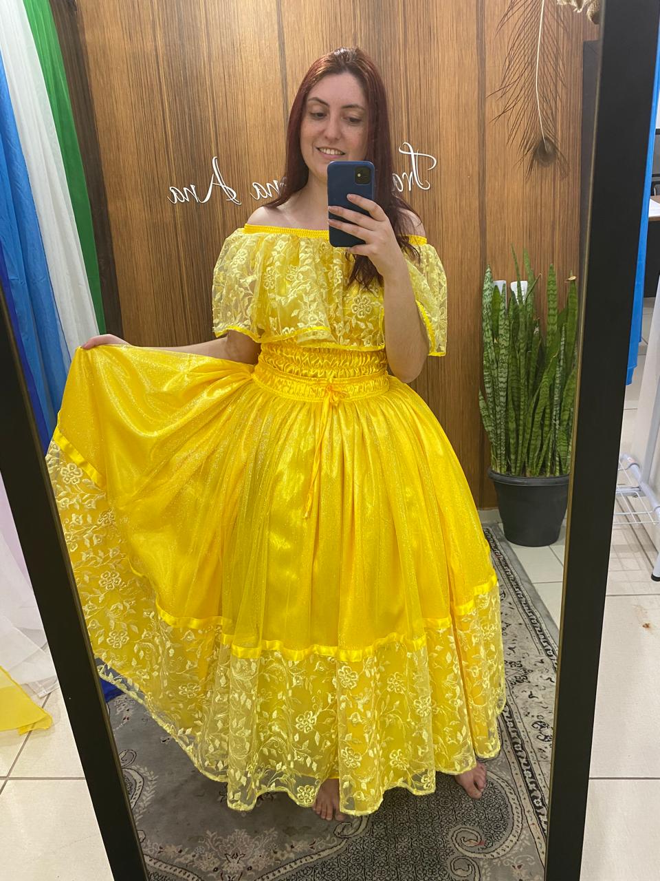 Saia Amarela de Cetim com Glitter e Barra Bordada