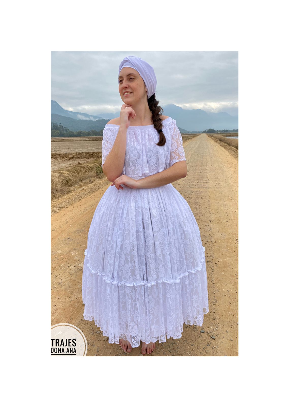 SAIA DE UMBANDA EM RENDA BRANCA COM 7,5 DE RODA Trajes Dona Ana