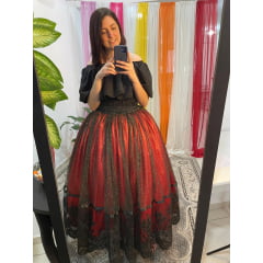 Saia Vermelha e Preta de Cetim com Glitter e Barra Bordada Saia Vermelha e Preta de Cetim com Glitter e Barra Bordada